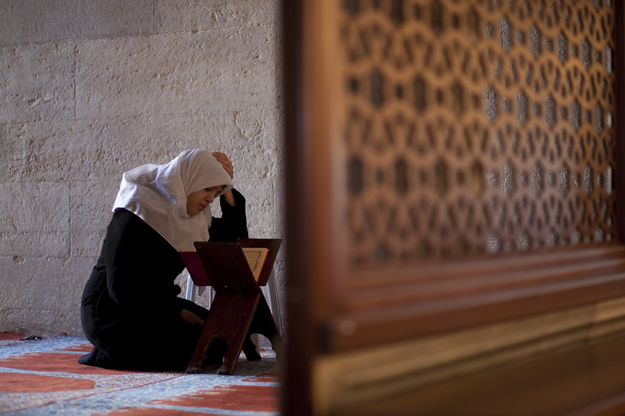jody-hiltonresized_women_mosque_turkey_03