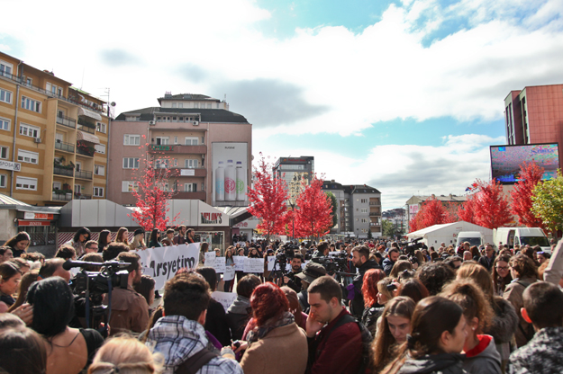 majlinda-hoxha-protesta-kundraj-dhunes-nuk-ka-arsyetim-17-10-2016-13