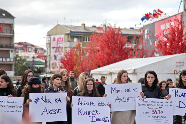 majlinda-hoxha-protesta-kundraj-dhunes-nuk-ka-arsyetim-17-10-2016-8