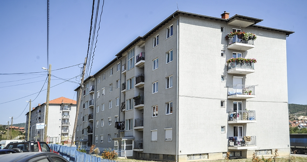 Të ngecur në banim social: politikat e dobëta dhe mungesa e angazhimit në Kosovë