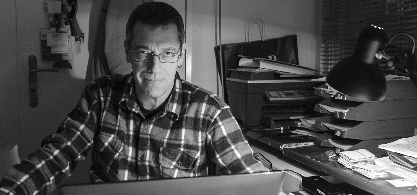 Branko Cecen: Gazetarët hetues përballen me linçime, kërcënime dhe sulme fizike në Serbinë e Vucic