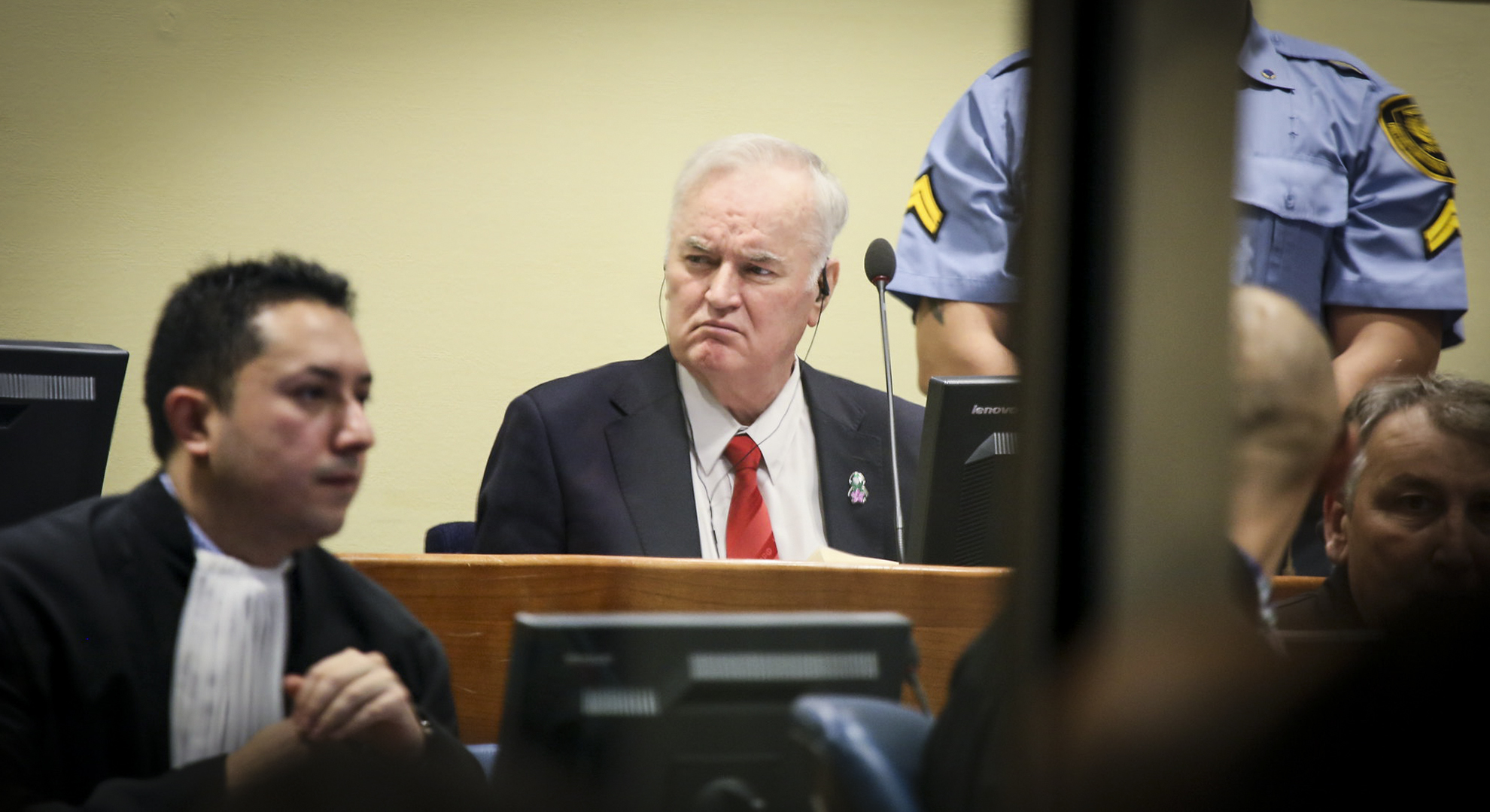 Ulur prapa xhamit, përballë të së kaluarës