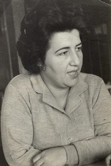 <br />
Rrëfimi i Didares na e ofron mundësinë të shohim një peizazh ndryshe prej atij të përgjithëshmit dominues. Mallesheviq, pas shumë intervistave të thella me Didaren, duke përdorë metodologjinë e historisë gojore, na e formëson rrëfimin e saj me sekuenca, duke filluar me fëmijërinë (periudha para Luftës së Dytë Botrore – LDB), adoleshencën (pas LDB-së), karrierën dhe idealin e gruas komuniste (vitet e ‘70), si dhe tëhuajsimin e Didares nga jeta publike (fundi i viteteve ‘80 e ‘90). Përmes këtij rrëfimi, mes ngjarjesh e situatash Didarja na e shfaq zhvillimin e modernitetit socialist, idealin e gruas shqiptare jugosllave, vështirësitë dhe përfitimet gjatë socializmit, sidomos në raport me emancipimin gjinor, dhe së fundi periudhën e politizimit dhe përkeqësimit të marrëdhënieve ndër-etnike. Libri nxjerr në sipërfaqe mjeshtërinë e të intervistuarit dhe të shkruarit ku shfaqet edhe personaliteti dhe zëri i subjektit.