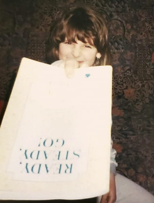 “Për prindërit e mi ka qenë gjithnjë e rëndësishme të mbjellin një kulturë libri dhe edukim në fëmijërinë e hershme, andaj kur kjo ka ndodhur për mua sigurisht nuk isha e vetëdijshme, por definitivisht ka reflektuar që atëherë”, thotë ajo. “Sa më shumë që prek gjëra të ndryshme, aq më mirë e kupton çka të pëlqen; dhe si fëmijë mund të mos e dish si t’i marrësh këto vendime por nëse prindërit janë përkrahës ose të shtyjnë ta bësh këtë, është gjithnjë ndihmë e madhe”.<br />
<br />
Pas përfundimit të shkollës, Luma vendosi të studiojë arkitekturë në Universitetin e Prishtinës (UP). Gjatë studimeve i zhyti këmbët në rryma të ndryshme të arkitekturës dhe dizajnit, por akoma nuk e dinte çka dëshironte të ndiqte më tutje. “[Në fillim] më pëlqente arkeologjia, pastaj fillova të interesohem aq shumë për trashëgiminë kulturore sa tema e baçelorit ishte kombinim i të dyjave”, thotë ajo.