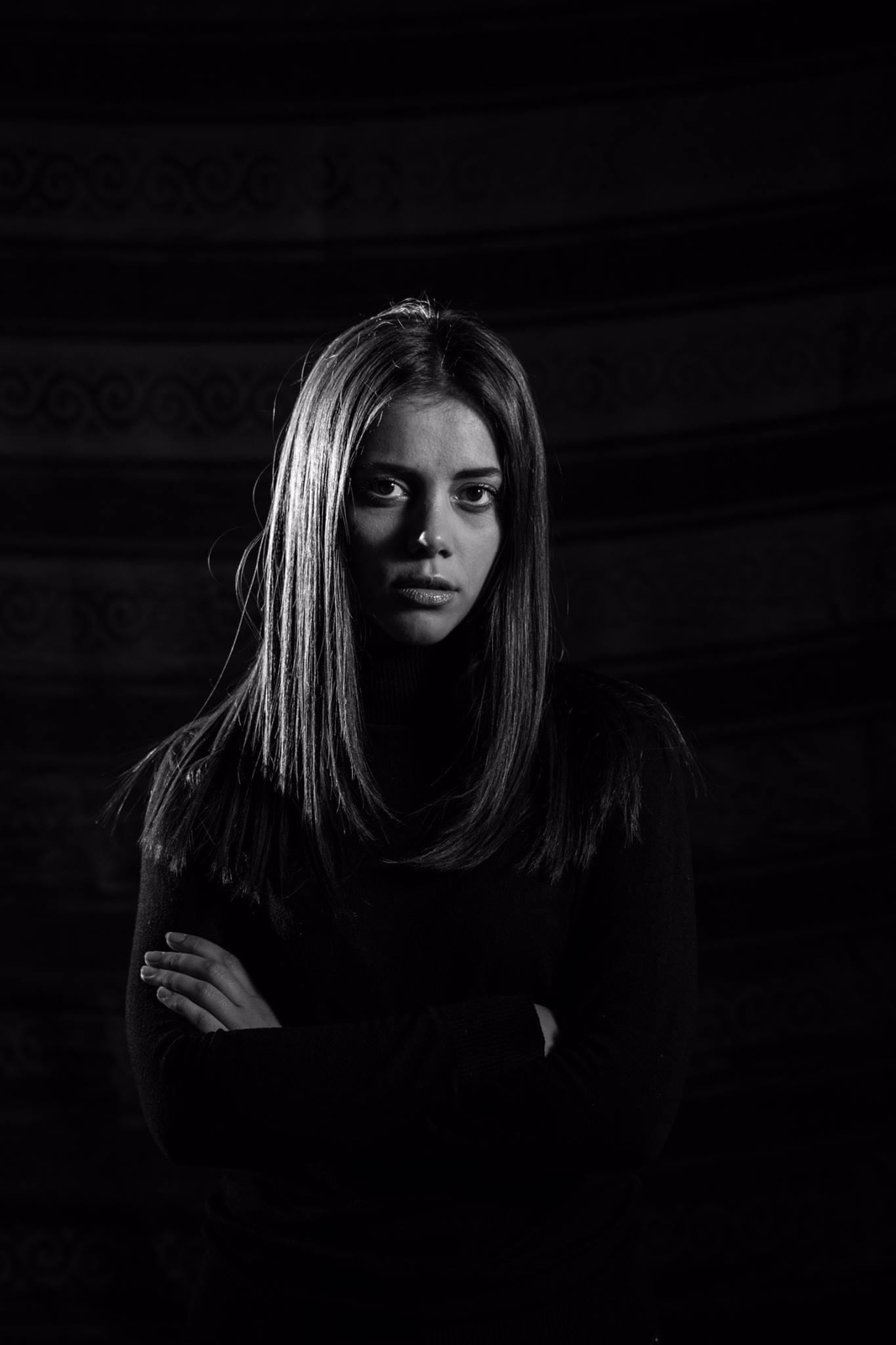 Dua që aktori/ja t’i japë jetë personazhit në mënyrën e vet. Sado që ia shpjegoj se çka dua të tregoj apo çka dua të shpreh, aktori/ja e ka shumë të vështirë sepse nuk e ka parë. Kjo është arsyeja pse unë me të vërtetë dua që ai ose ajo t’ia shtojë personazhit përvojën e vet. Zakonisht kam një profil të personazhit, e marr personazhin dhe ia shkruaj emrin, sa vjeç janë prindërit e tij/saj dhe kur kanë lindur, a është fëmija i parë apo i dytë, çka ka pasë qejf më bo dhe çka bën, çka kish bo nëse i kish fitu 1 milion euro.<br />
Janë disa pyetje që unë ia bëj personazhit tim dhe më pas kur ia jap aktorit/es, i pyes çka ai/ajo kish bo, jo unë.<br />
Filmi ka një fund të hapur. Hana është para një vendimi të madh. Çfarëdo vendimi që ajo merr nuk është as i drejtë as i gabuar. Nuk ka vendim të mirë apo të keq. Publiku nuk e di saktësisht. Kur filmi përfundon, të gjithë në publik duhet ta marrin vendimin e tyre. Nuk doja që unë ta përcaktoja vendimin e Hanës sepse unë jam ndryshe nga ajo dhe nuk doja ta diktoja se çka