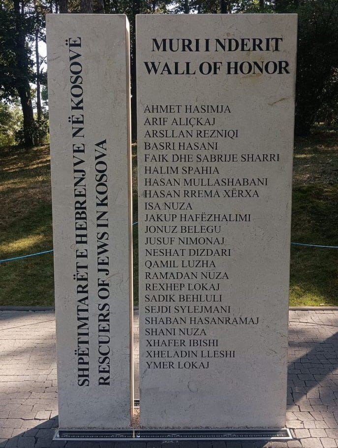 Photo: United States holocaust memorial museum, courtesy of the Jasha & Ester Franses Altarac archive.Photo: United States holocaust memorial museum, courtesy of the Jasha & Ester Franses Altarac archive.<br />
<br />
This memorial was built and inaugurated just two years ago, on August 23, 2023, through the initiative of the Kosovo–Israel Friendship Association and the Albanian-American Foundation. <br />
<br />
Referred to by its bilingual inscription “Muri i Nderit / Wall of Honor,” this memorial consists of a plaque that is about two and a half meters high, next to which is written: “Shpëtimtarët e hebrenjve në Kosovë / Rescuers of Jews in Kosova.” 