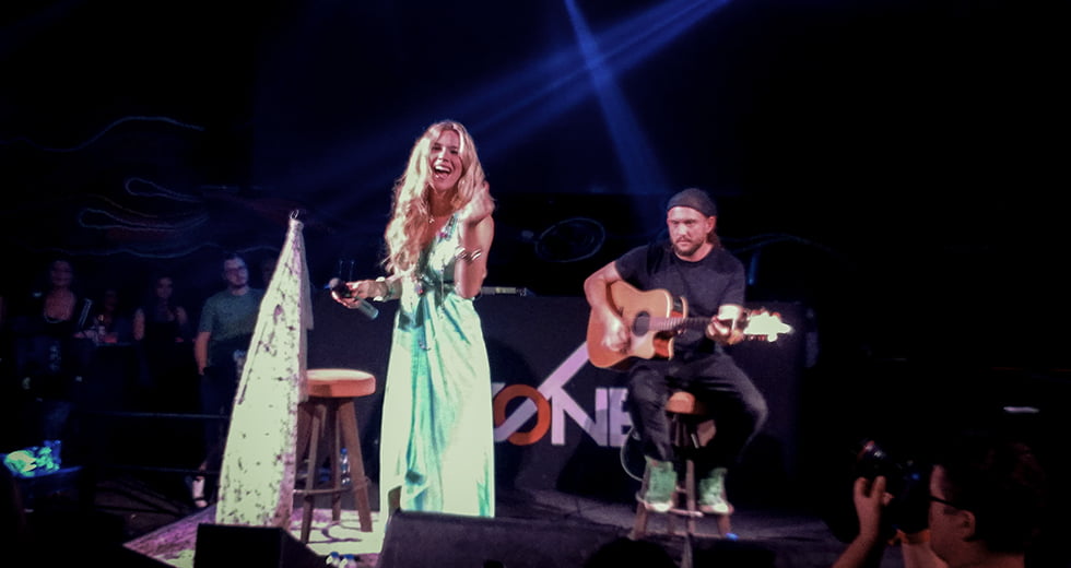Joss Stone kënaqë audiencën intime në Prishtinë