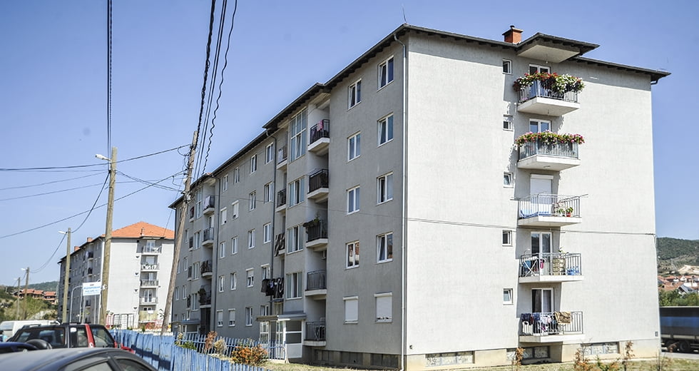 Të ngecur në banim social: politikat e dobëta dhe mungesa e angazhimit në Kosovë