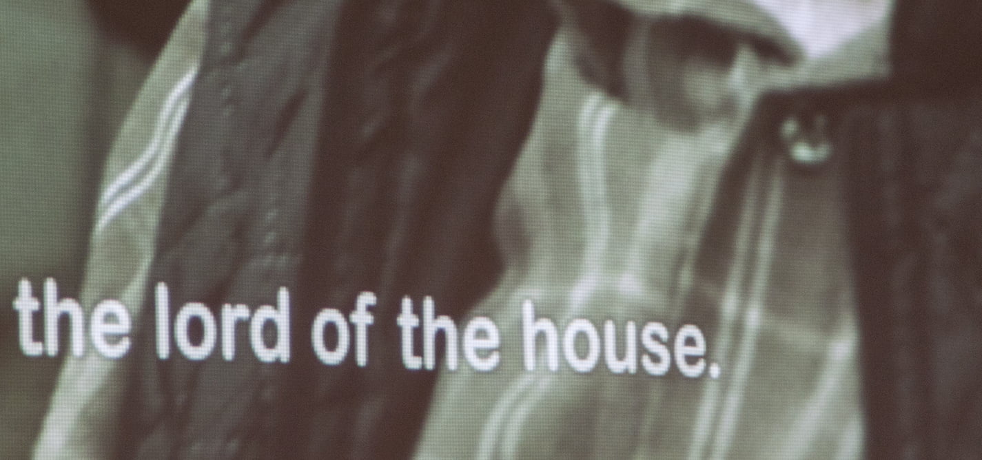 Duke i dalë ballë të zotit të Shtëpisë