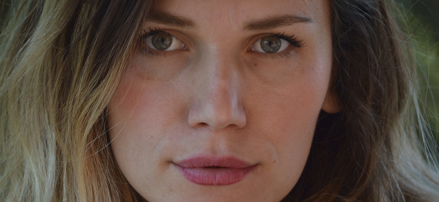 Pevajući o zakletim devicama