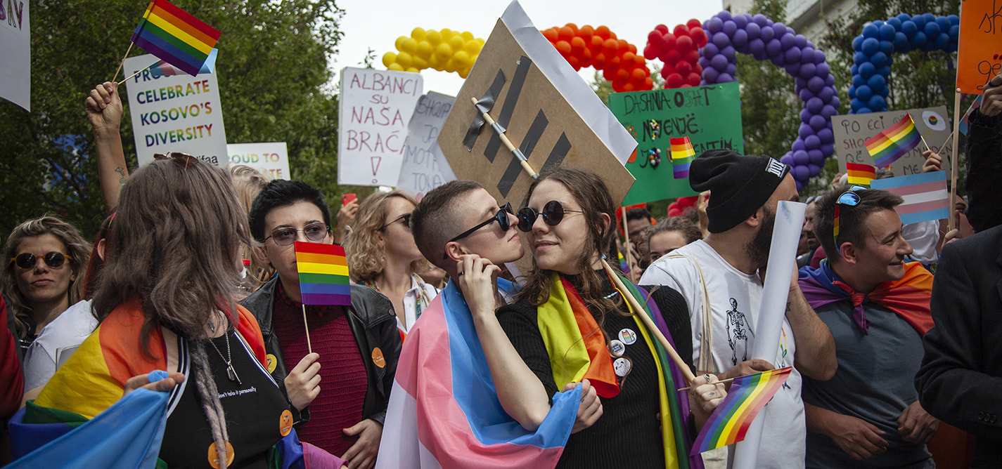 Të zhurmshëm dhe krenarë