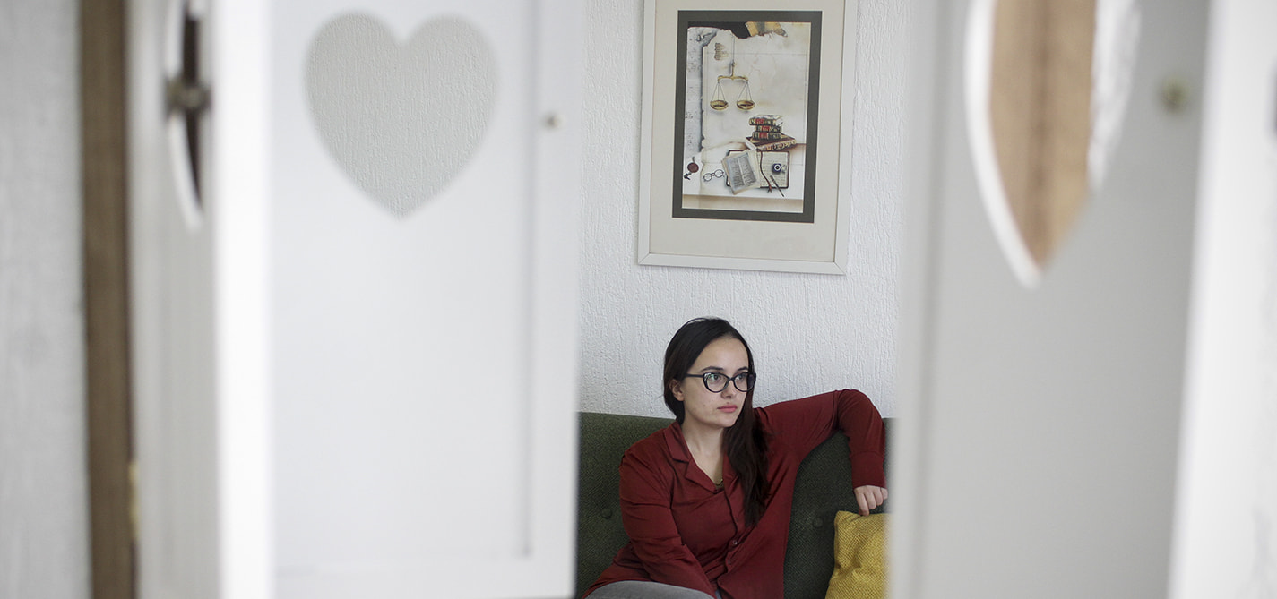 Gratë, të pastreha në shtëpitë e tyre