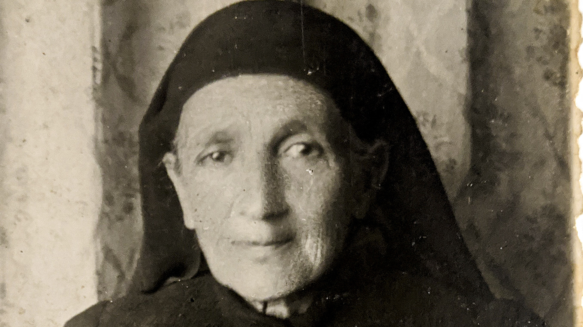 The mystery of the lost aunt