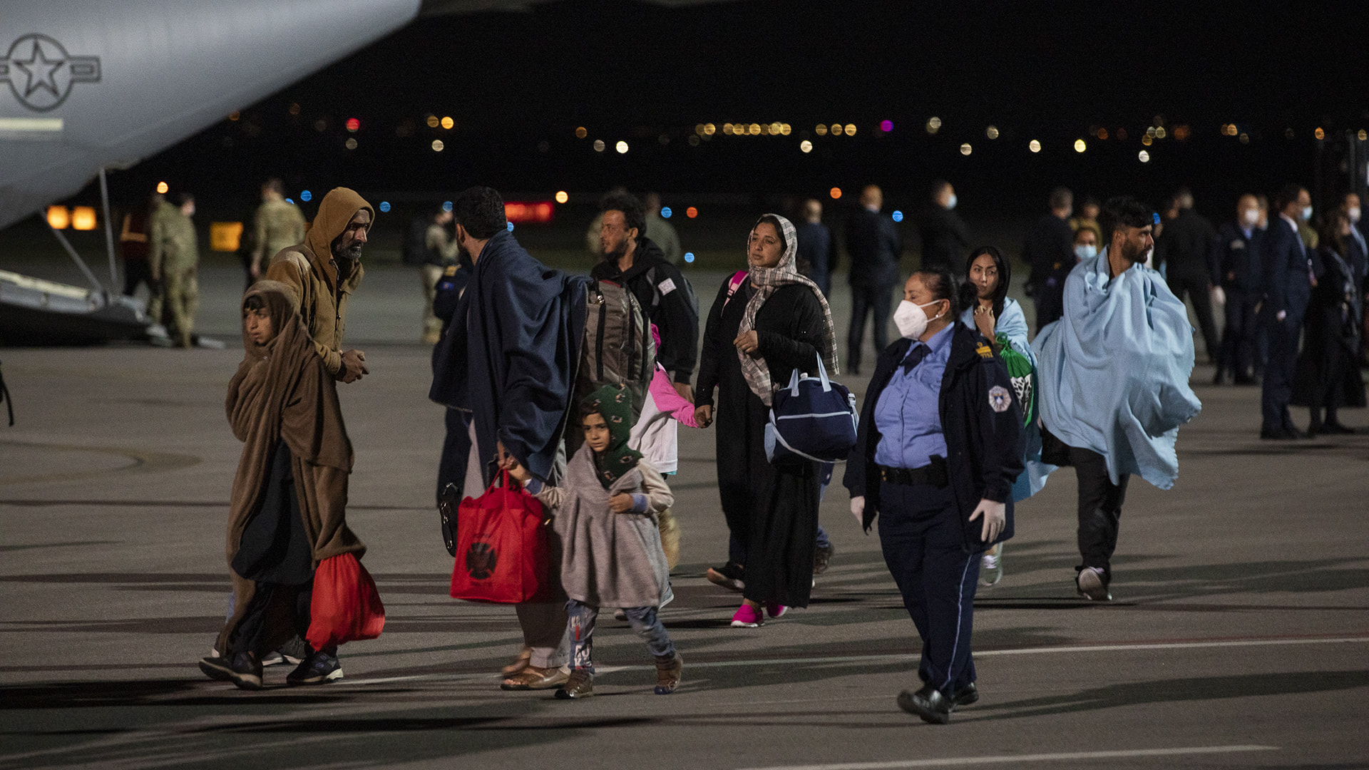 Të evakuuarit afganë në Kosovë de fakto në mbajtje
