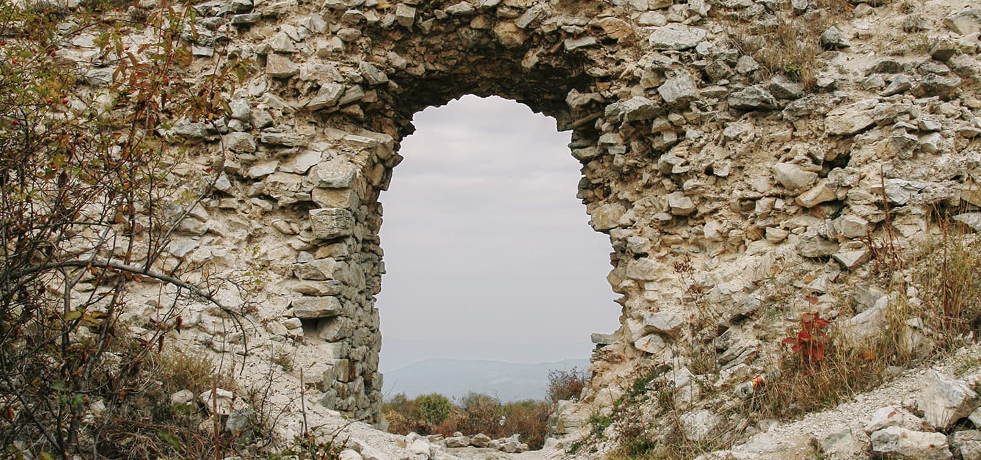 Duke lënë të bukurën pas