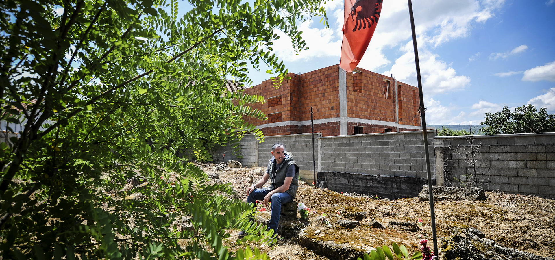 Eshtrat e paidentifikuara mbajnë dhimbjen e hapur