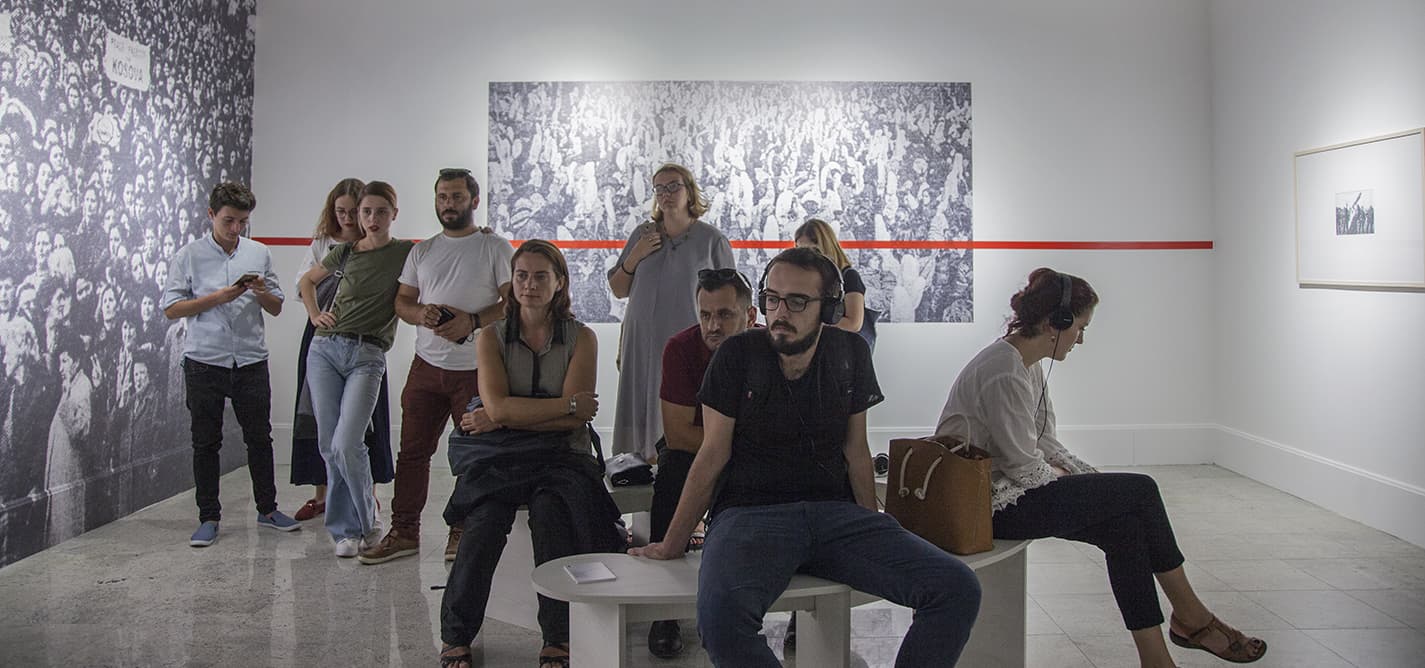 Ekspozita në Muzeun Kombëtar rikthen aktivizmin e grave të vitit 1998