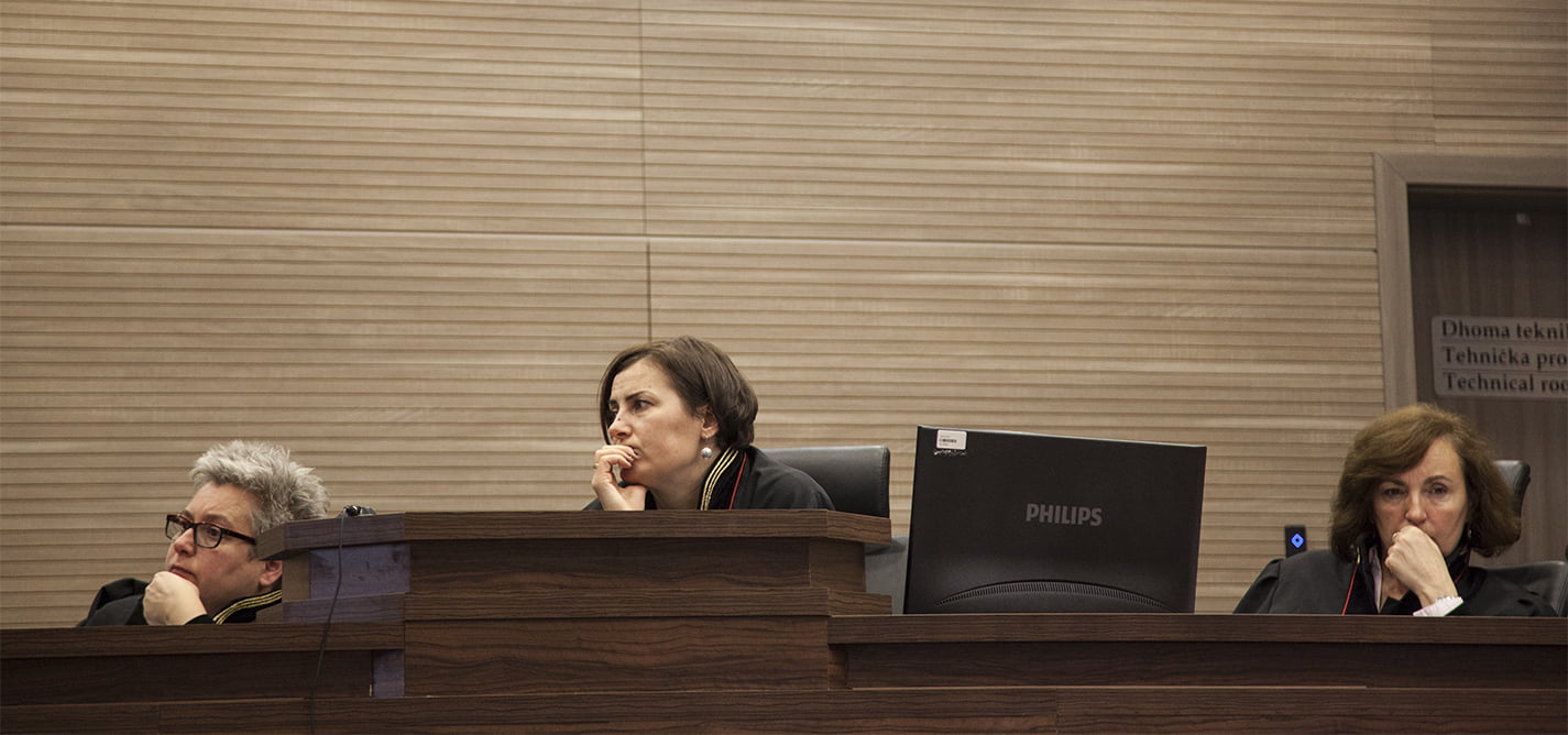 Çekani i drejtësisë nuk bie për politikanët kosovarë