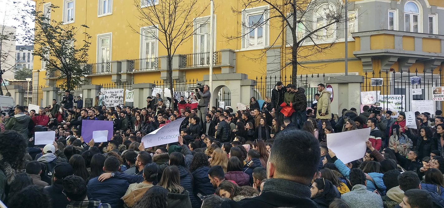Studentët shqiptarë kërkojnë ndryshime