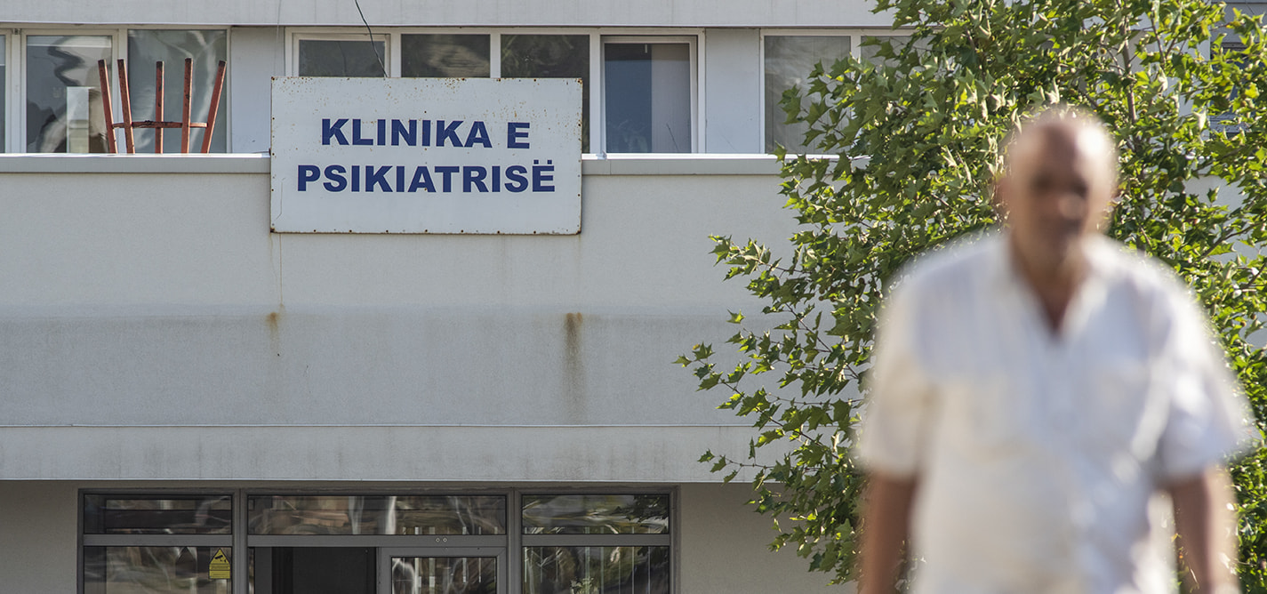 Između bolesti i predrasuda