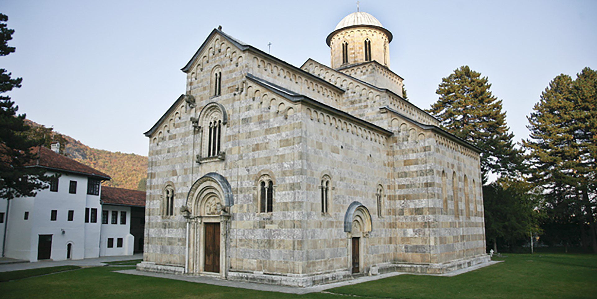 Is the Dečani Monastery really endangered?