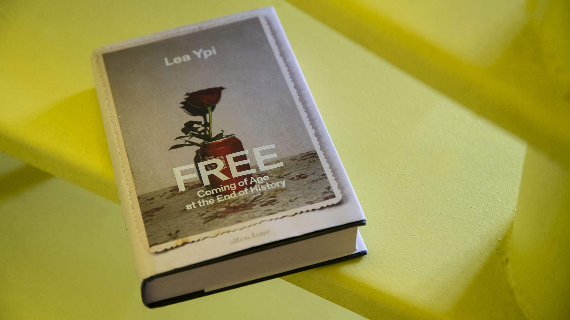 Mimo komunizma i liberalizma