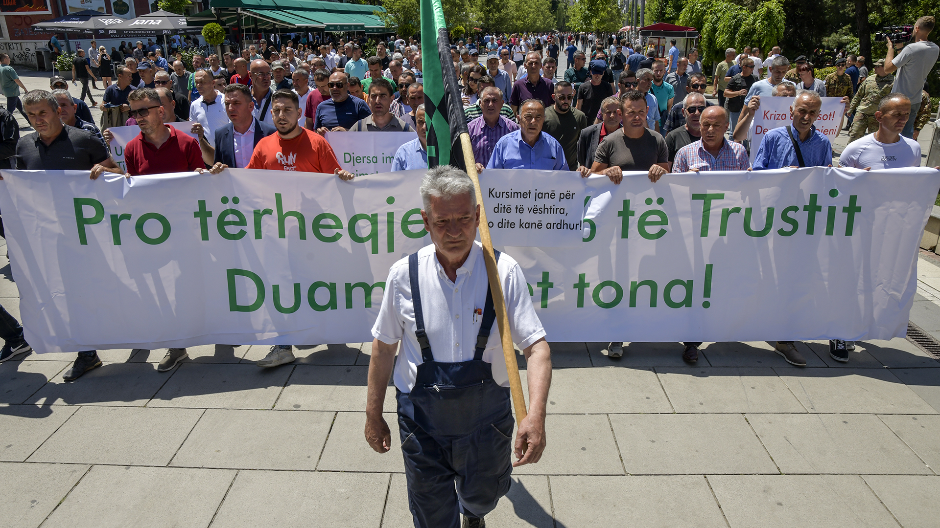 Pleqnia (s’) është larg