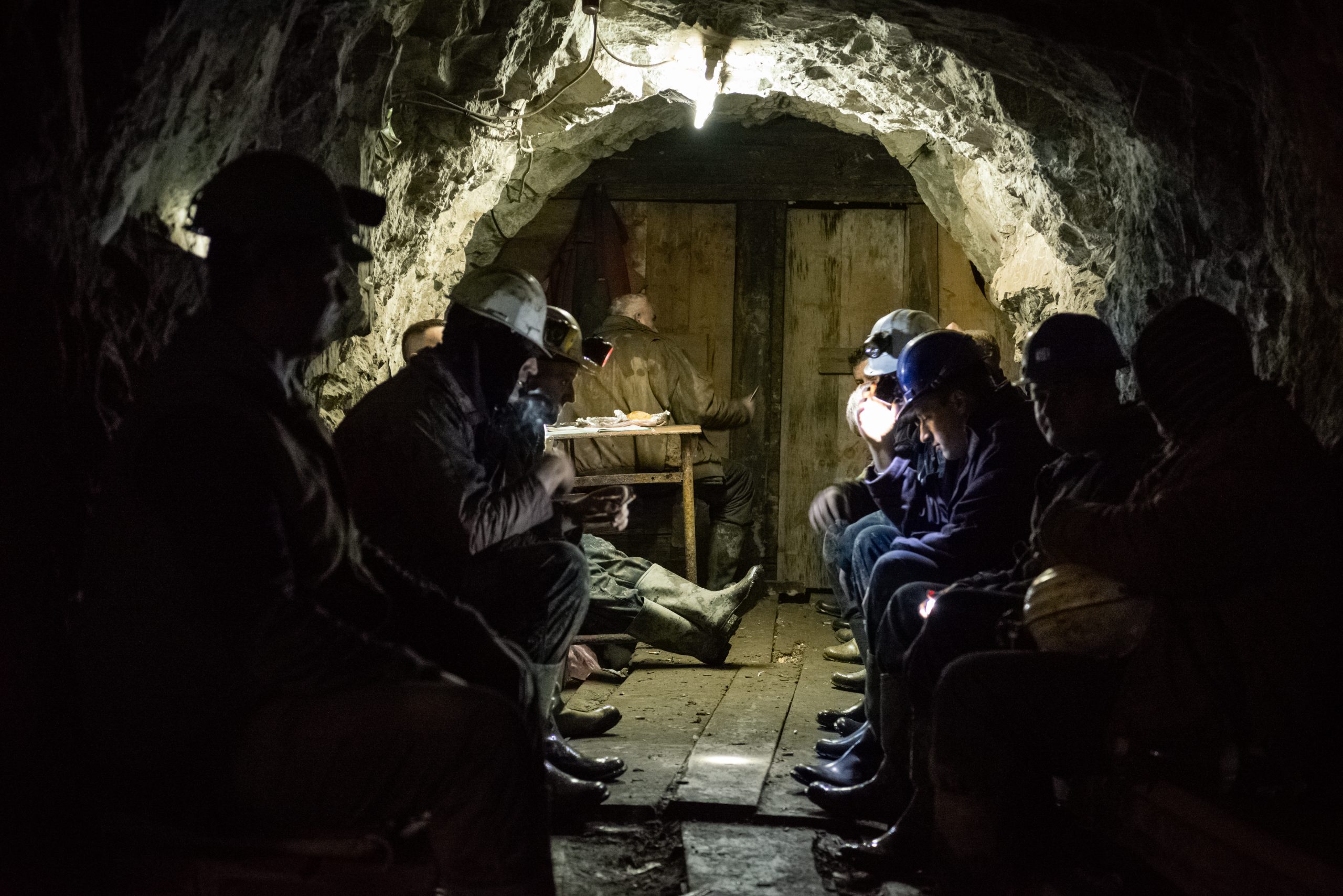 Dhoma e pushimit e minatorëve në galeritë e minierës së Trepçës në Crnac.